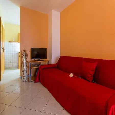 Apartment Mara 1 *