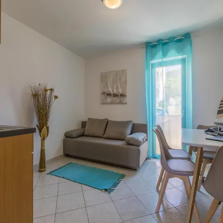 Apartment Mara 1 *